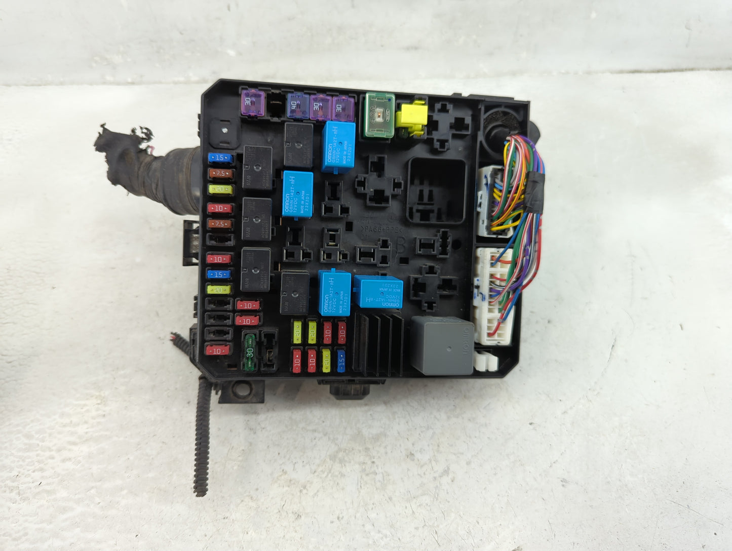 2007-2009 Mitsubishi Outlander Fusebox Fuse Box Panel Relay Module P/N:PR061-01000 Fits Fits 2007 2008 2009 OEM Used Auto Pa