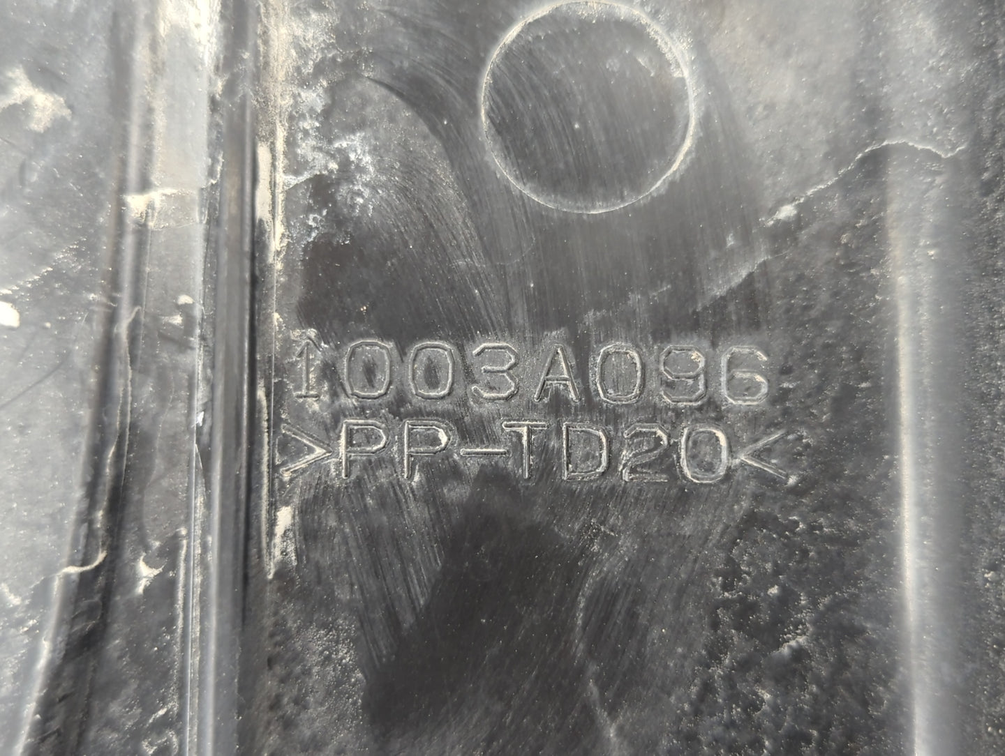 2007 Mitsubishi Outlander Engine Cover - Oemusedautoparts1.com