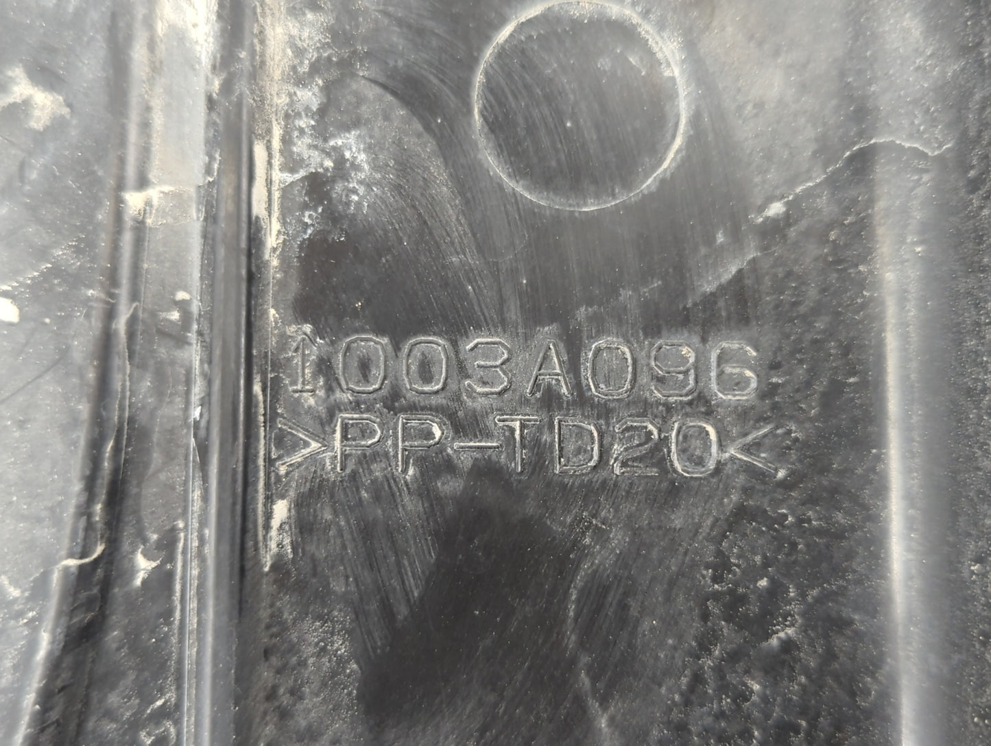 2007 Mitsubishi Outlander Engine Cover - Oemusedautoparts1.com