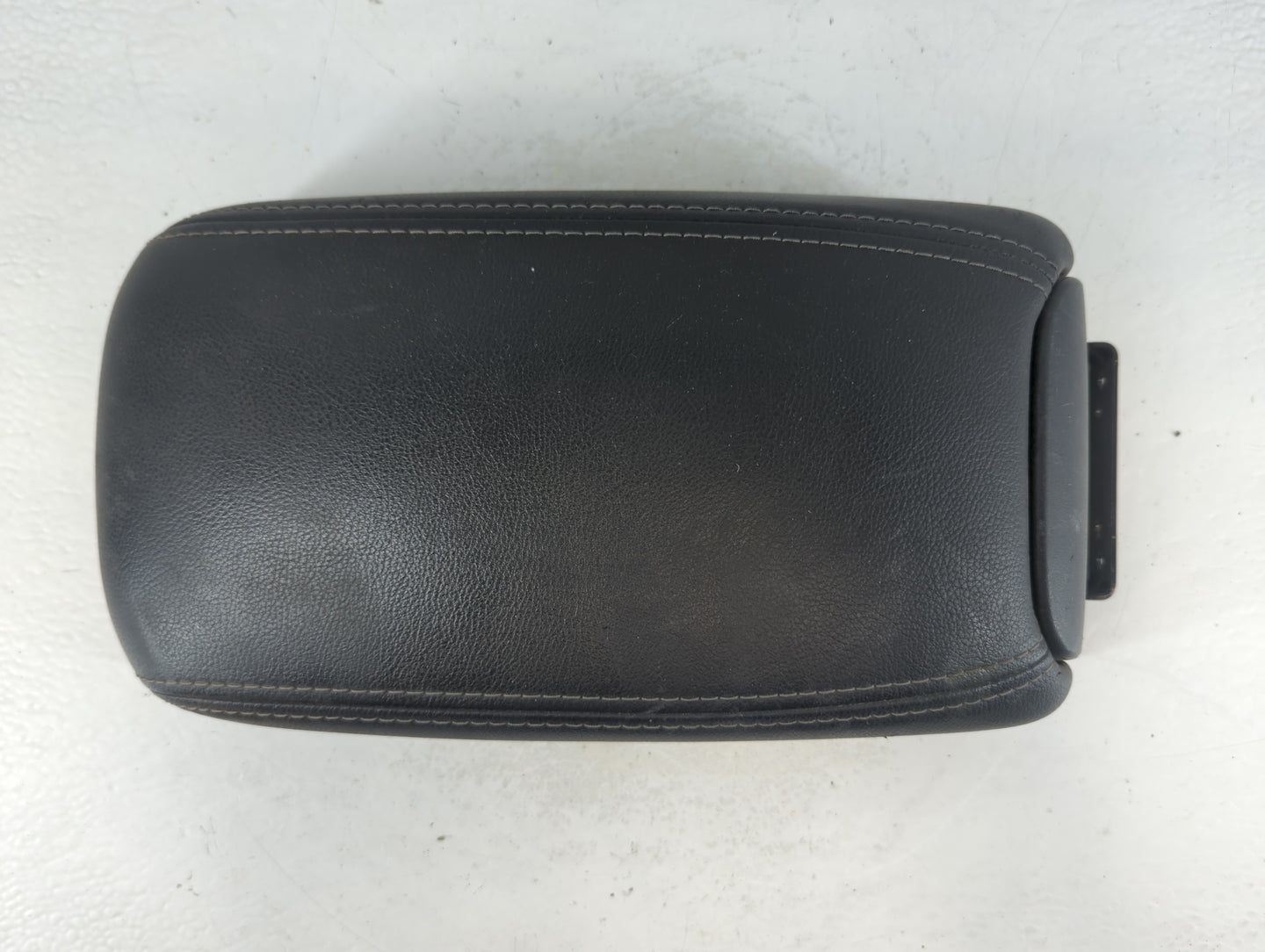 2007-2009 Mitsubishi Outlander Center Console Armrest Cover Lid Fits Fits 2007 2008 2009 OEM Used Auto Parts - Oemusedautopa