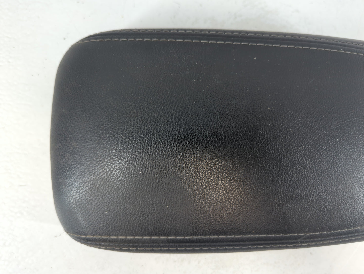 2007-2009 Mitsubishi Outlander Center Console Armrest Cover Lid Fits Fits 2007 2008 2009 OEM Used Auto Parts - Oemusedautopa
