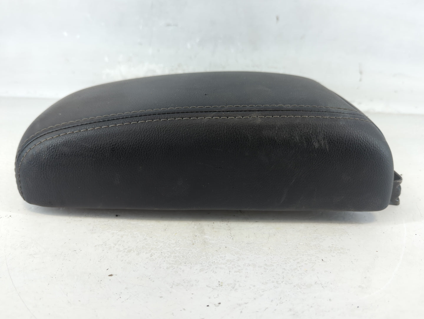 2007-2009 Mitsubishi Outlander Center Console Armrest Cover Lid Fits Fits 2007 2008 2009 OEM Used Auto Parts - Oemusedautopa