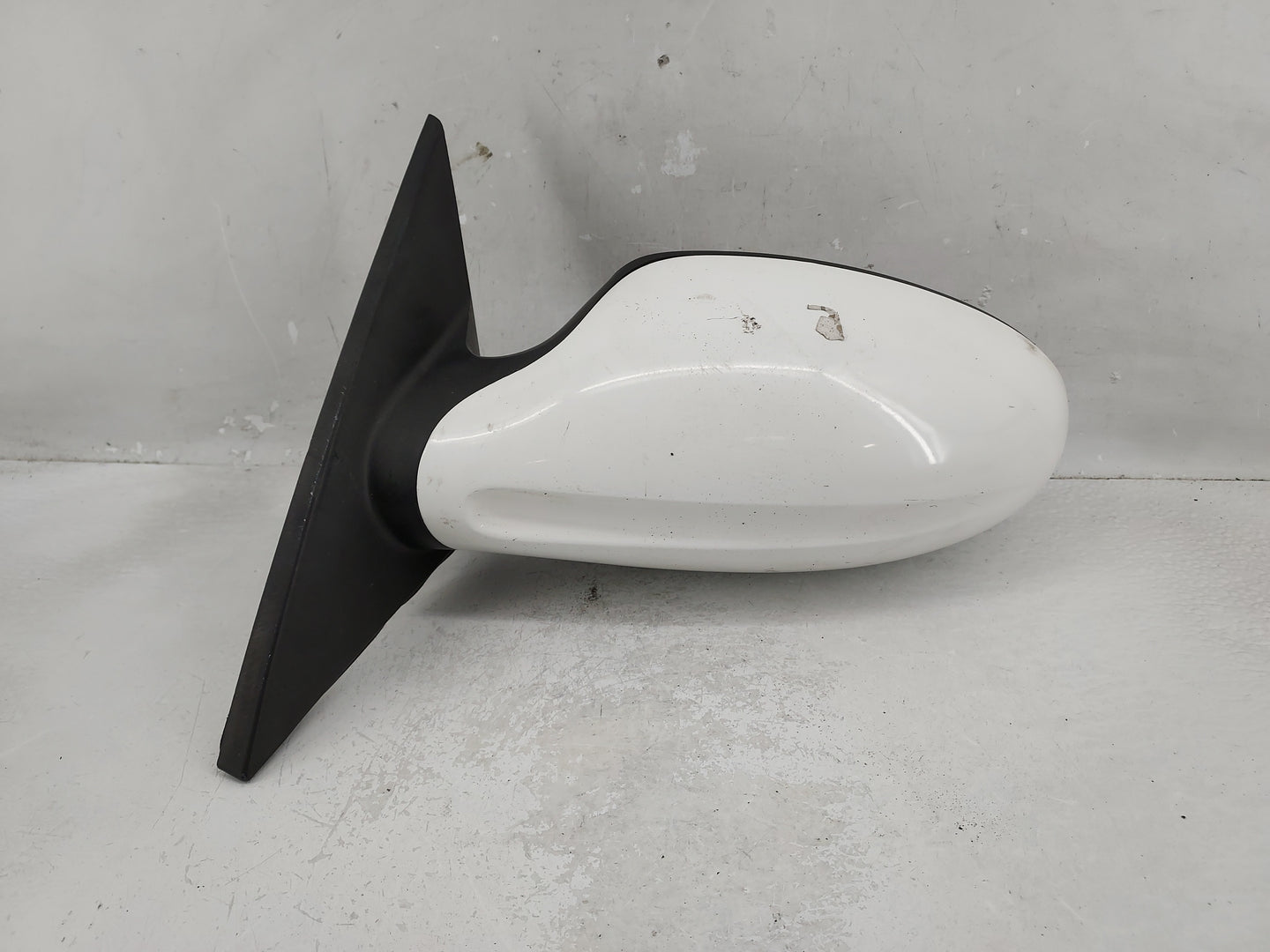 2007 Mitsubishi Outlander Driver Side View Mirror - Left Door Mirror OEM Used - Oemusedautoparts1.com