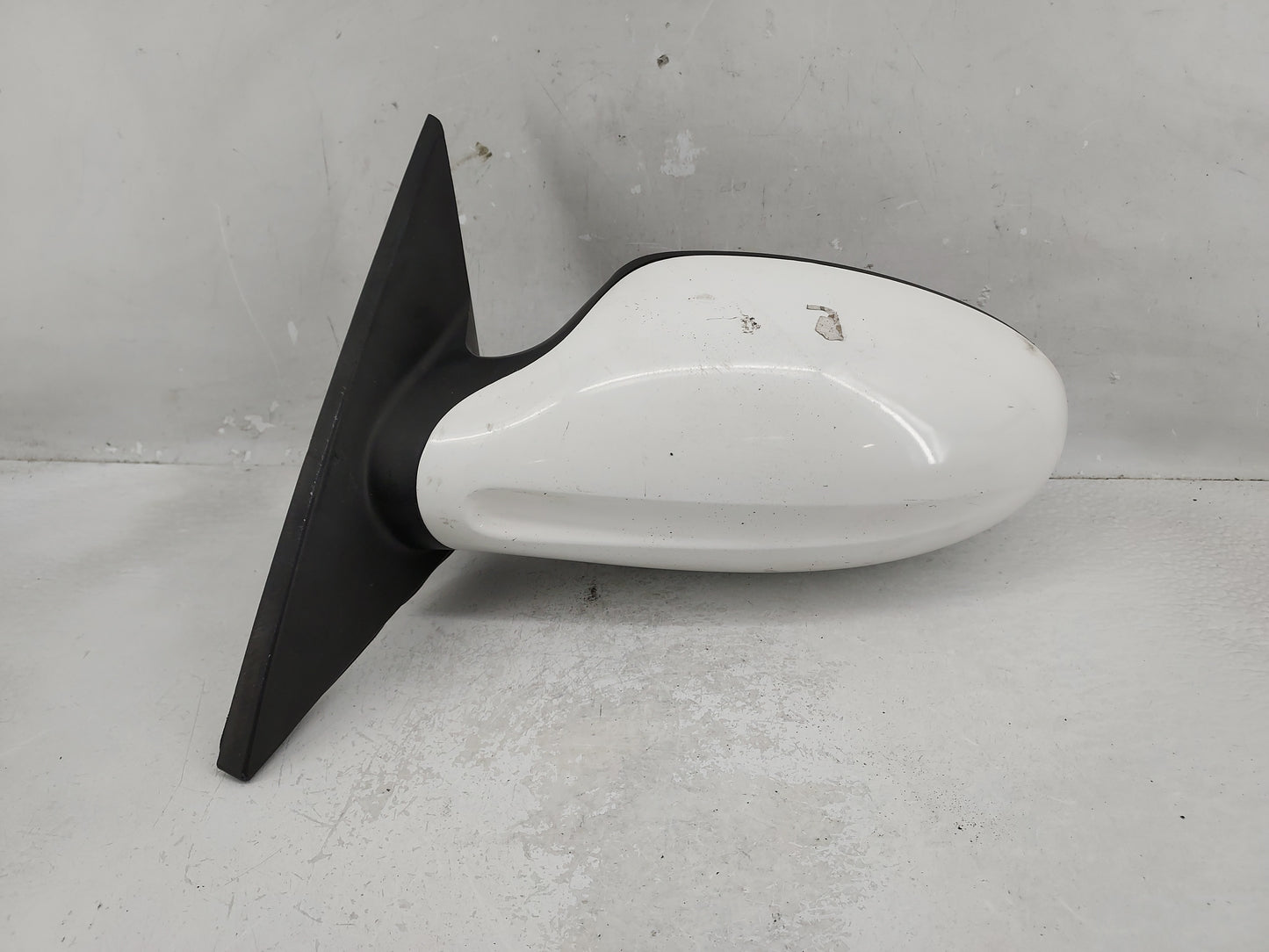 2007 Mitsubishi Outlander Driver Side View Mirror - Left Door Mirror OEM Used - Oemusedautoparts1.com