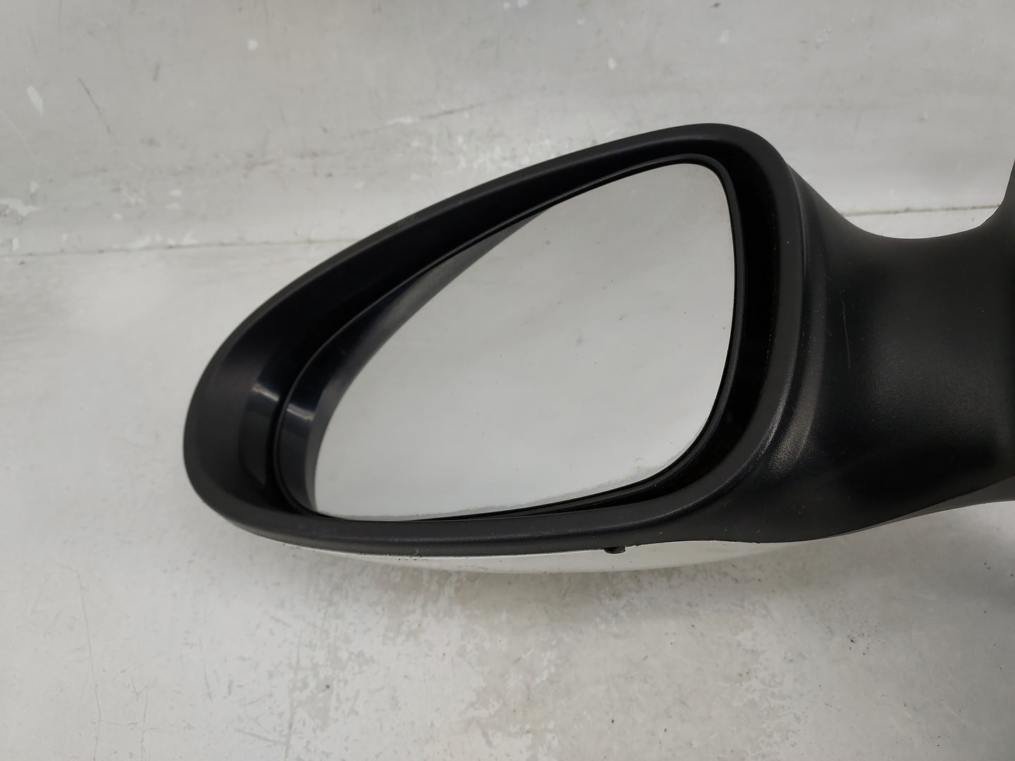 2007 Mitsubishi Outlander Driver Side View Mirror - Left Door Mirror OEM Used - Oemusedautoparts1.com