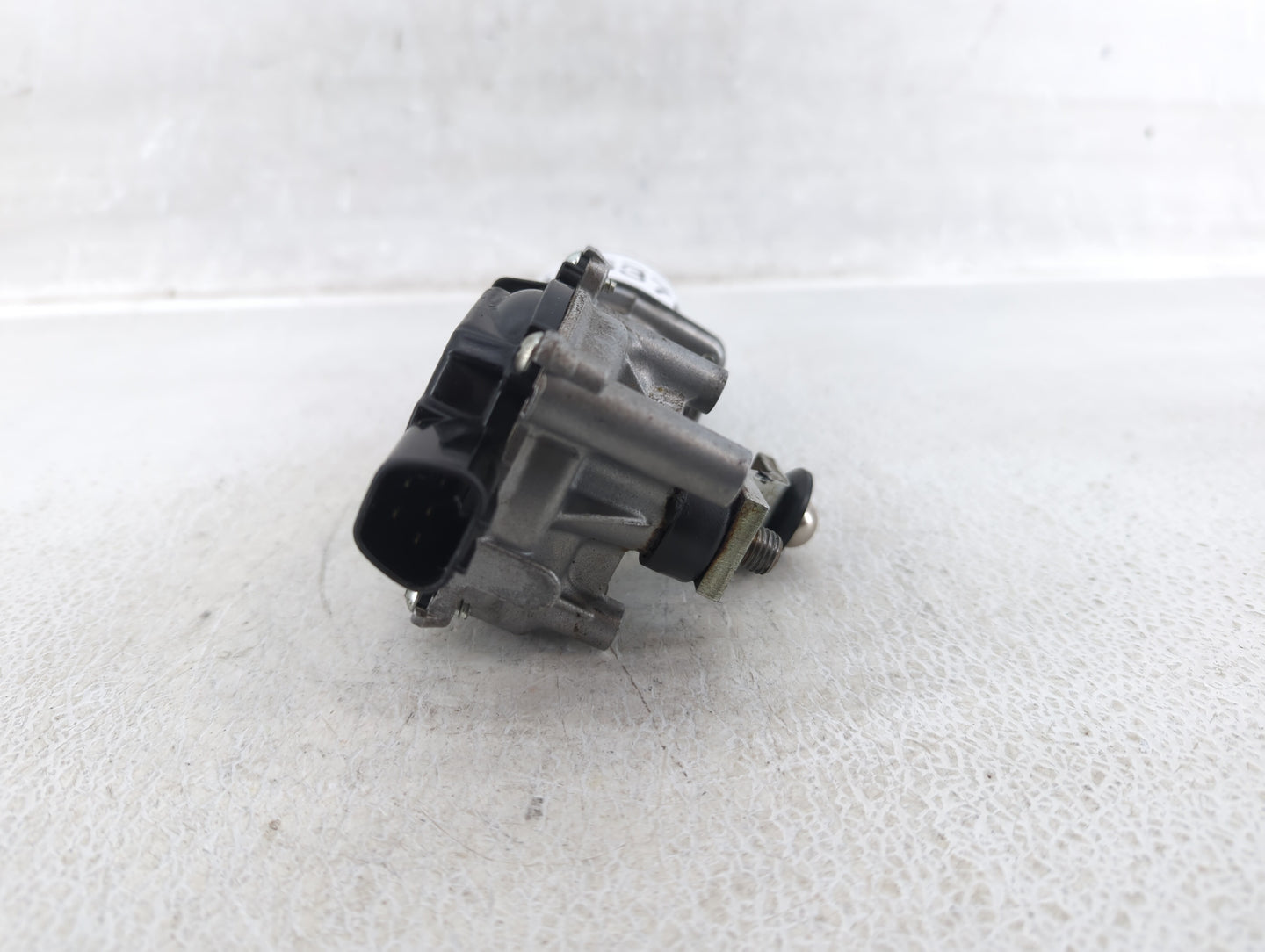 2006-2009 Nissan 350z Front Windshield Wiper Motor Fits Fits 2006 2007 2008 2009 OEM Used Auto Parts - Oemusedautoparts1.com
