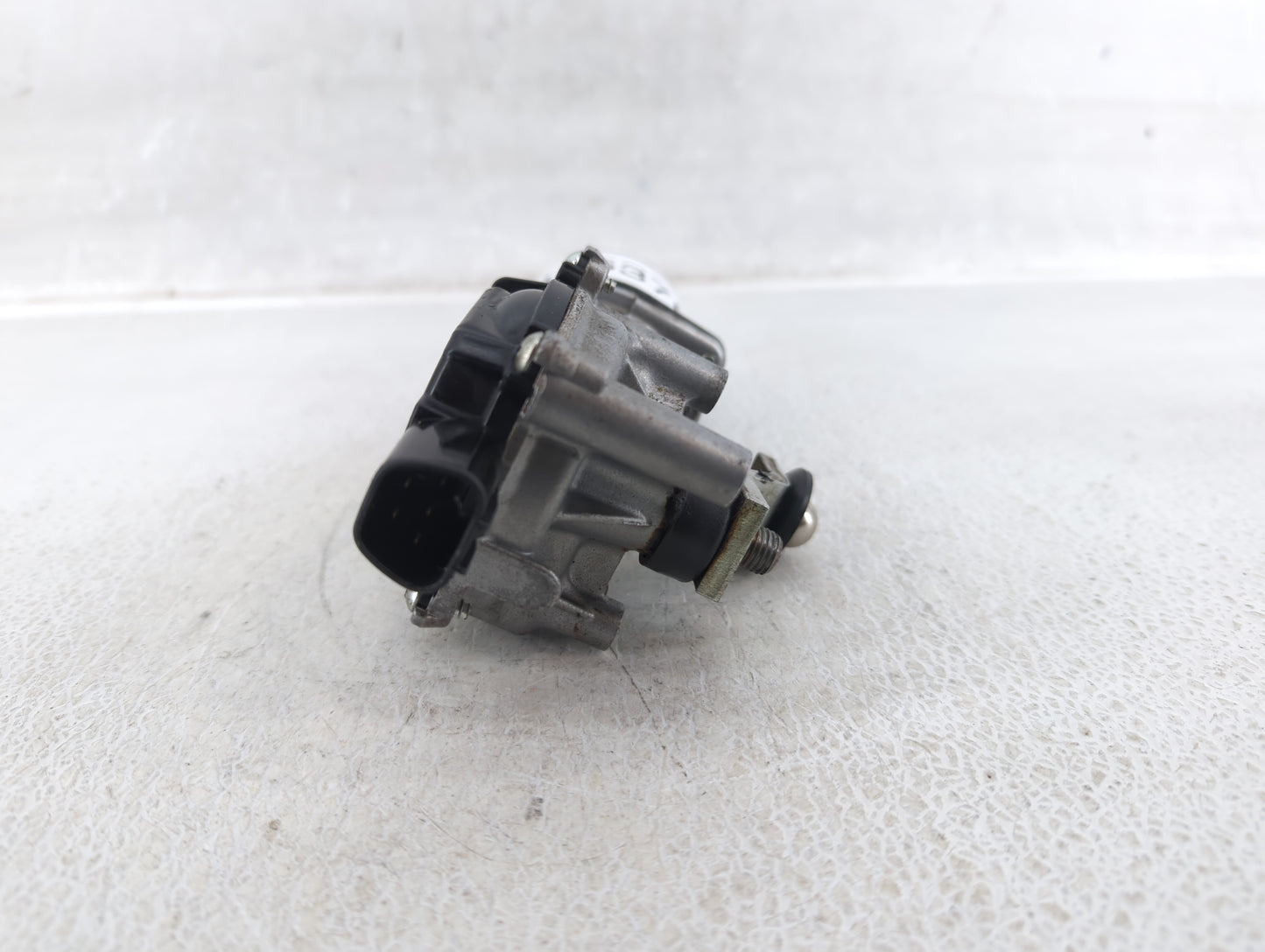 2006-2009 Nissan 350z Front Windshield Wiper Motor Fits Fits 2006 2007 2008 2009 OEM Used Auto Parts - Oemusedautoparts1.com