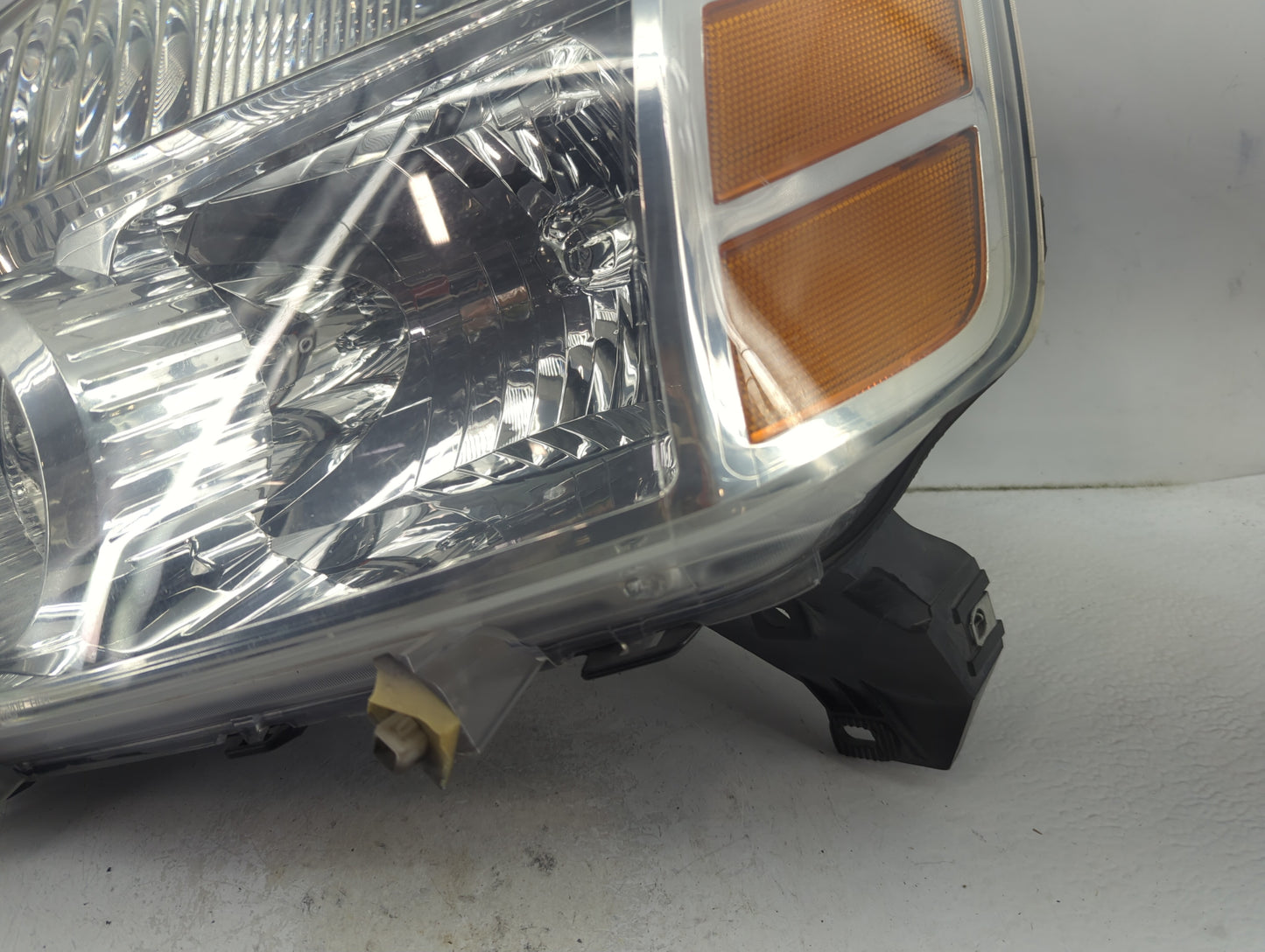 2005-2007 Nissan Armada Driver Left Oem Head Light Headlight Lamp - Oemusedautoparts1.com