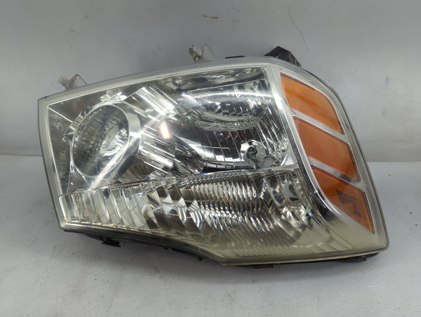2005-2007 Nissan Armada Passenger Right Oem Head Light Headlight Lamp - Oemusedautoparts1.com