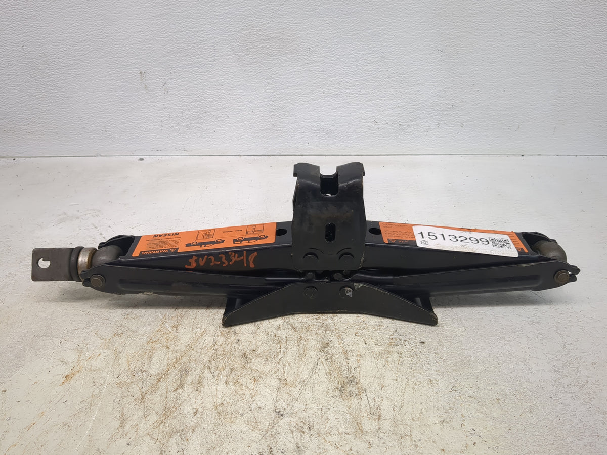 2007 Nissan Armada Spare Scissor Car Jack - Oemusedautoparts1.com