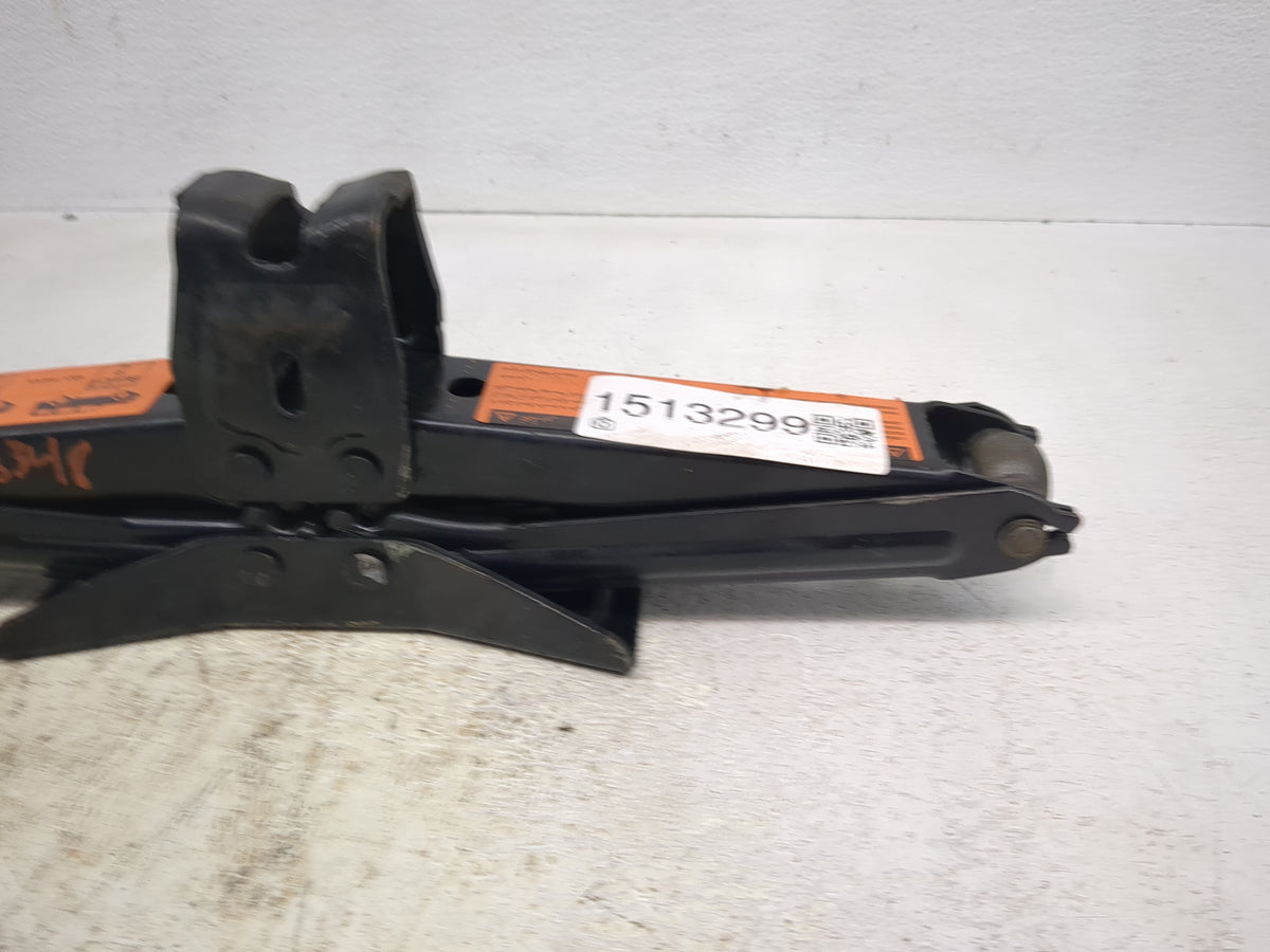 2007 Nissan Armada Spare Scissor Car Jack - Oemusedautoparts1.com