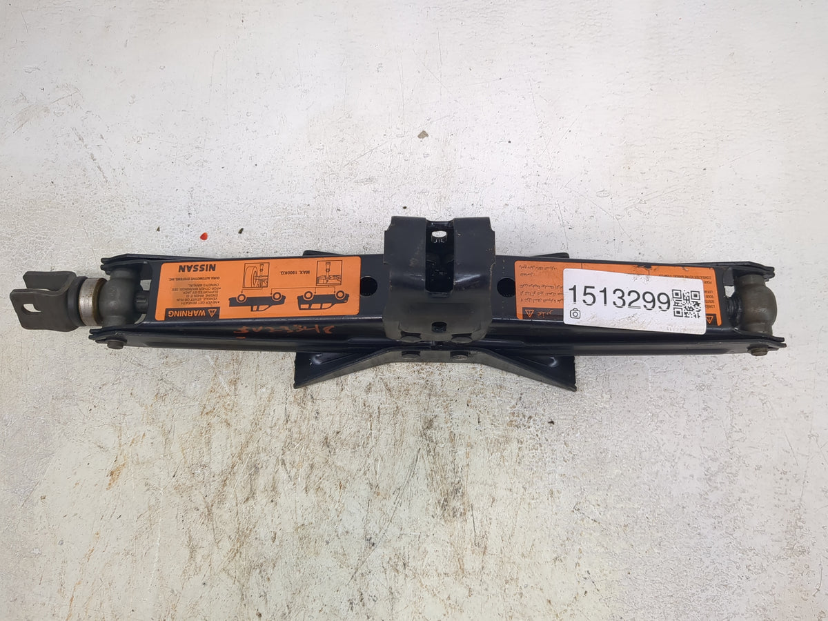 2007 Nissan Armada Spare Scissor Car Jack - Oemusedautoparts1.com