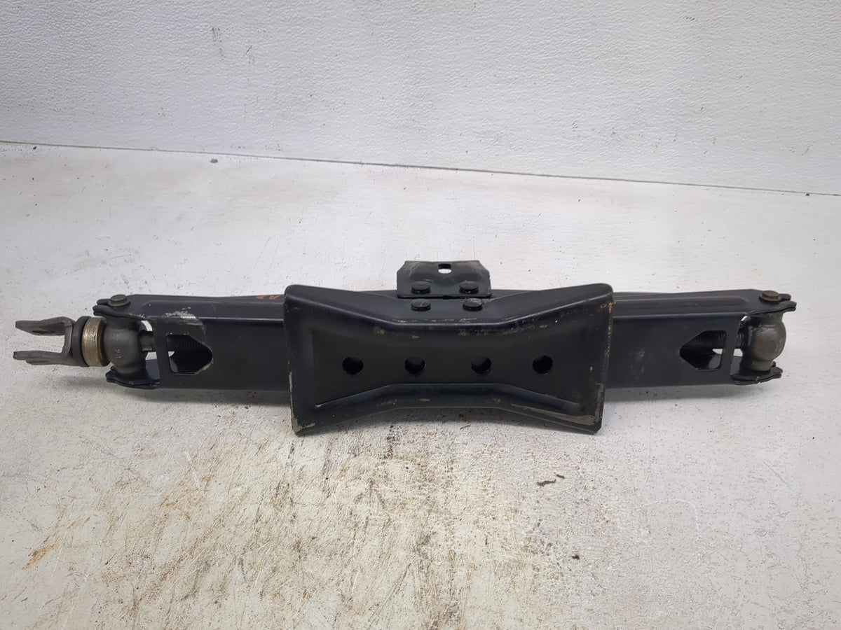 2007 Nissan Armada Spare Scissor Car Jack - Oemusedautoparts1.com