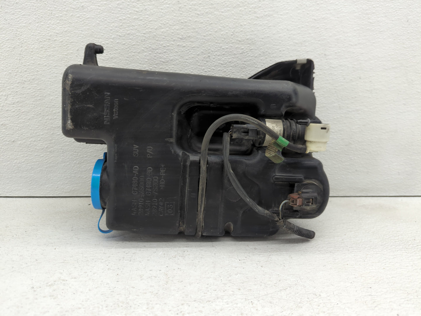 2005-2015 Nissan Armada Windshield Washer Fluid Reservoir Bottle Oem - Oemusedautoparts1.com