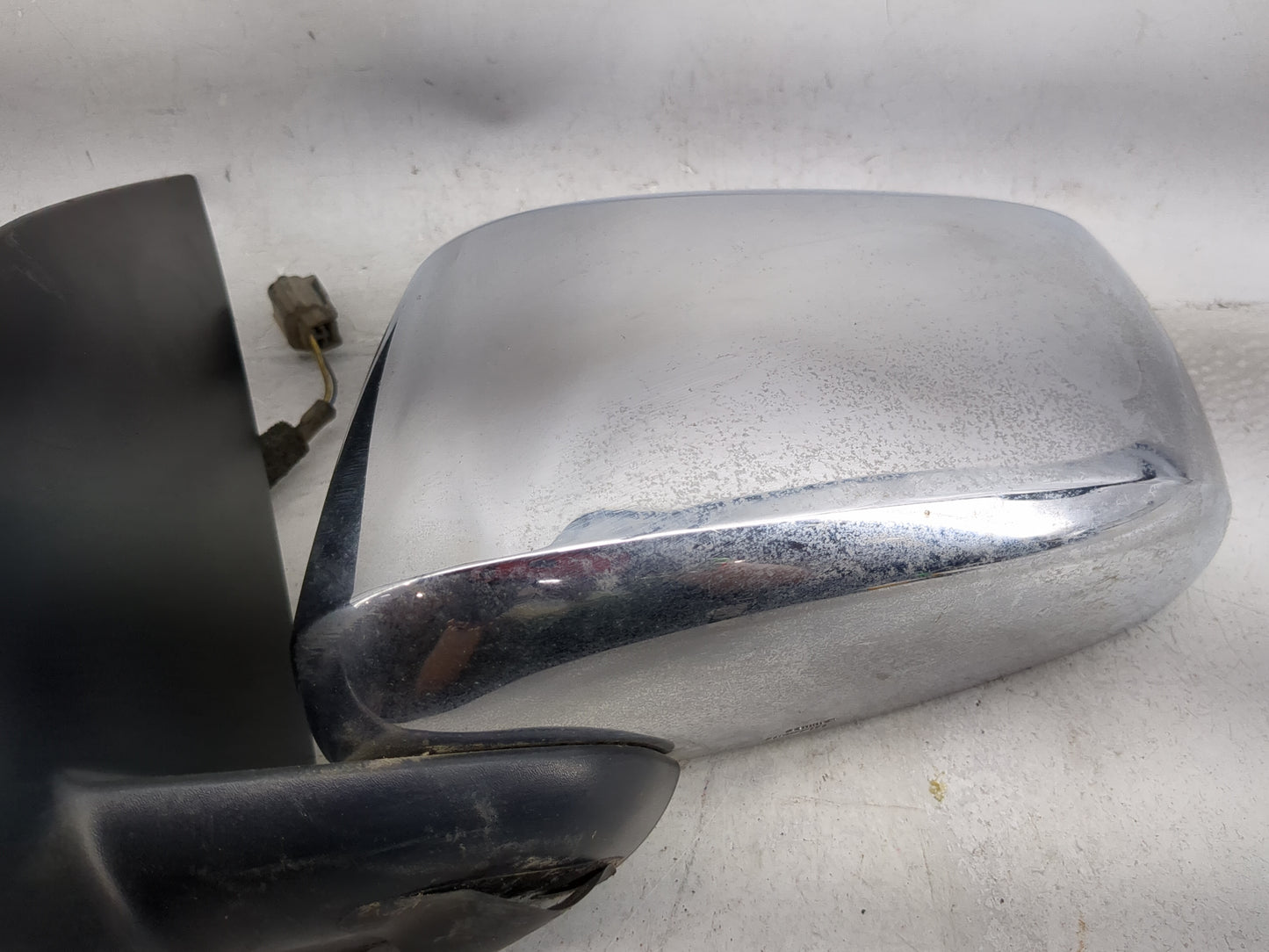 2005-2010 Nissan Frontier Driver Side View Mirror - Left Door Mirror OEM Used - Oemusedautoparts1.com