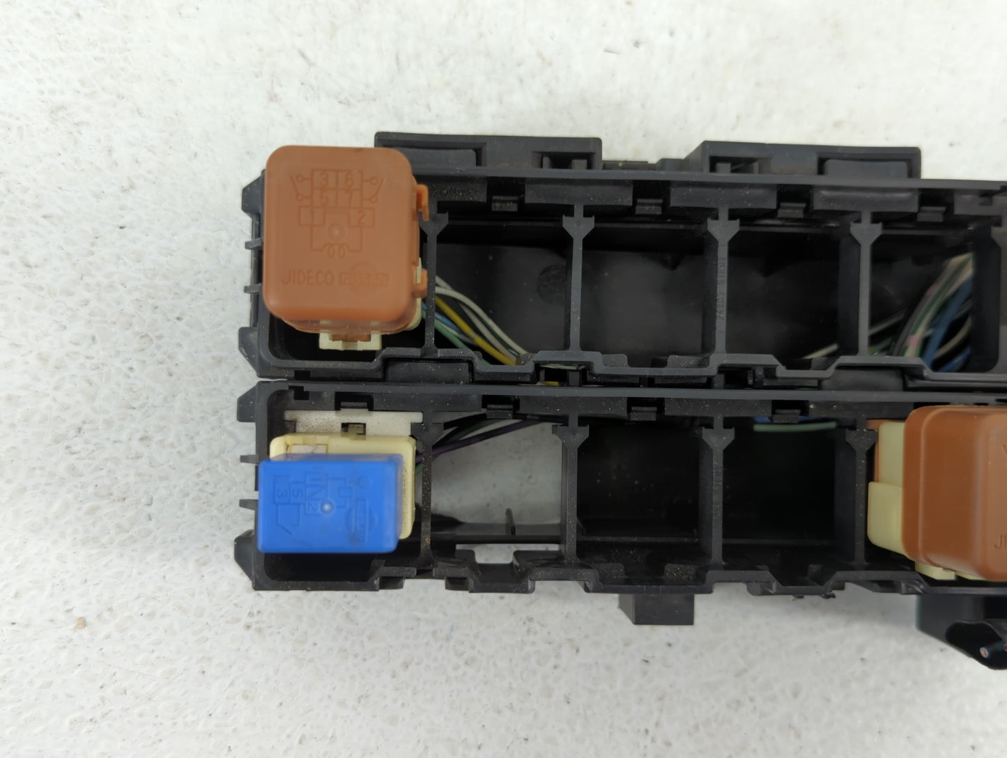 2007-2008 Nissan Frontier Fusebox Fuse Box Panel Relay Module P/N:ZP00B 23482 Fits Fits 2007 2008 OEM Used Auto Parts - Oemu