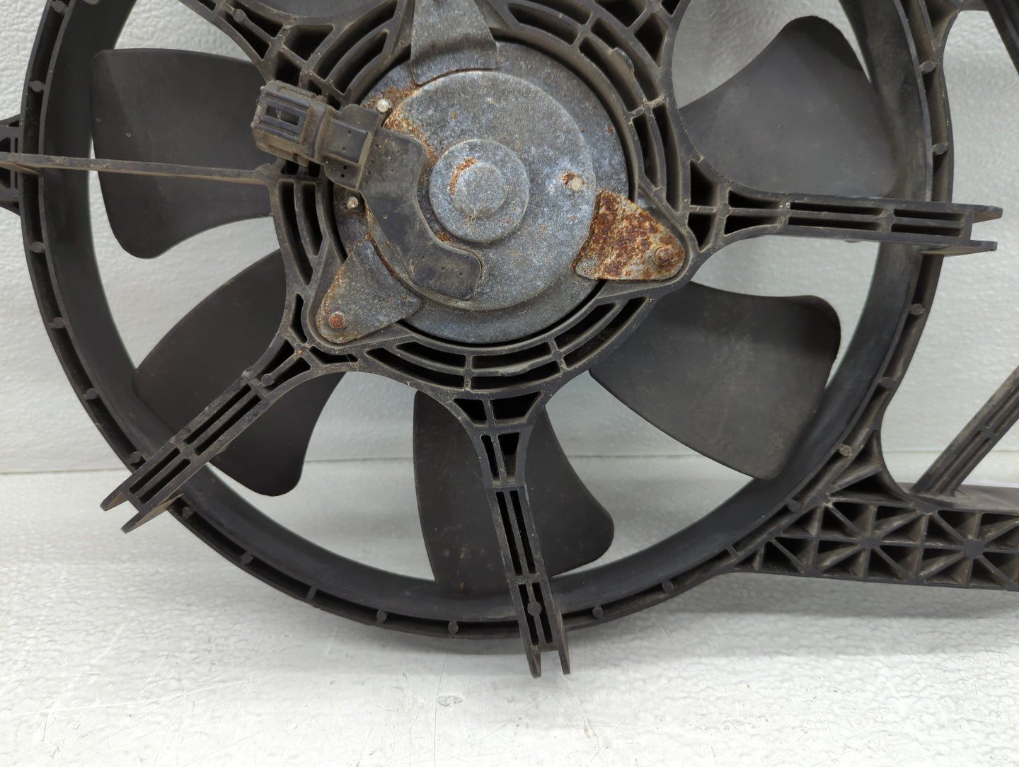 2007-2019 Nissan Frontier Left Radiator Fan Motor Assembly - Oemusedautoparts1.com