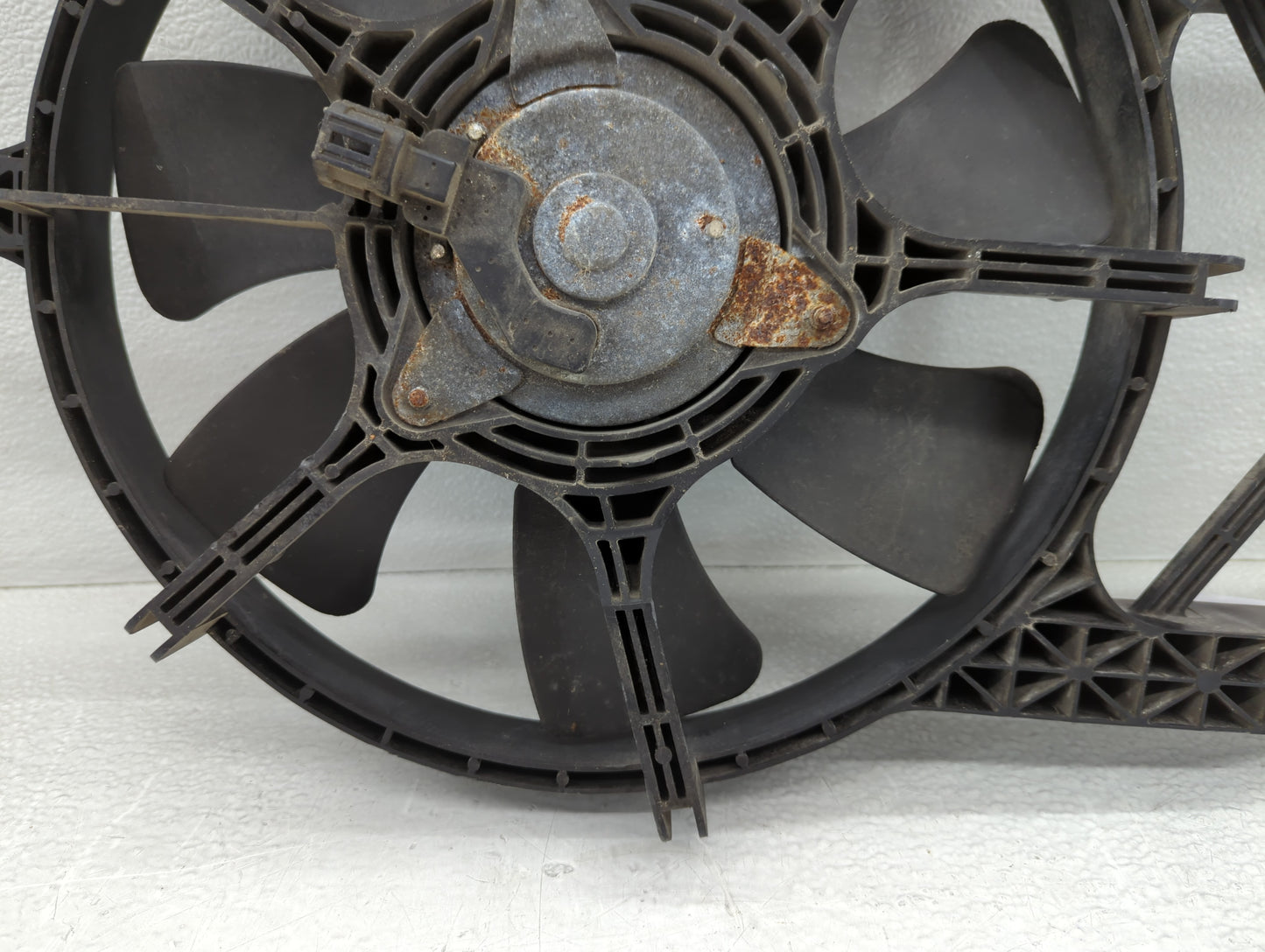 2007-2019 Nissan Frontier Left Radiator Fan Motor Assembly - Oemusedautoparts1.com