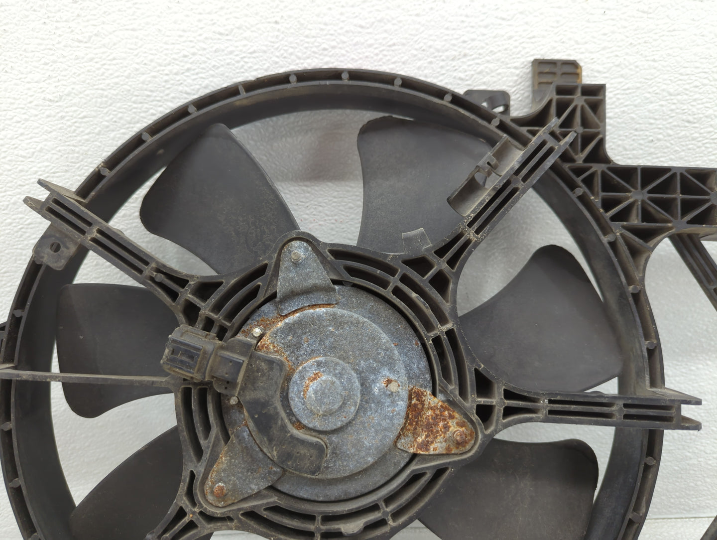 2007-2019 Nissan Frontier Left Radiator Fan Motor Assembly - Oemusedautoparts1.com