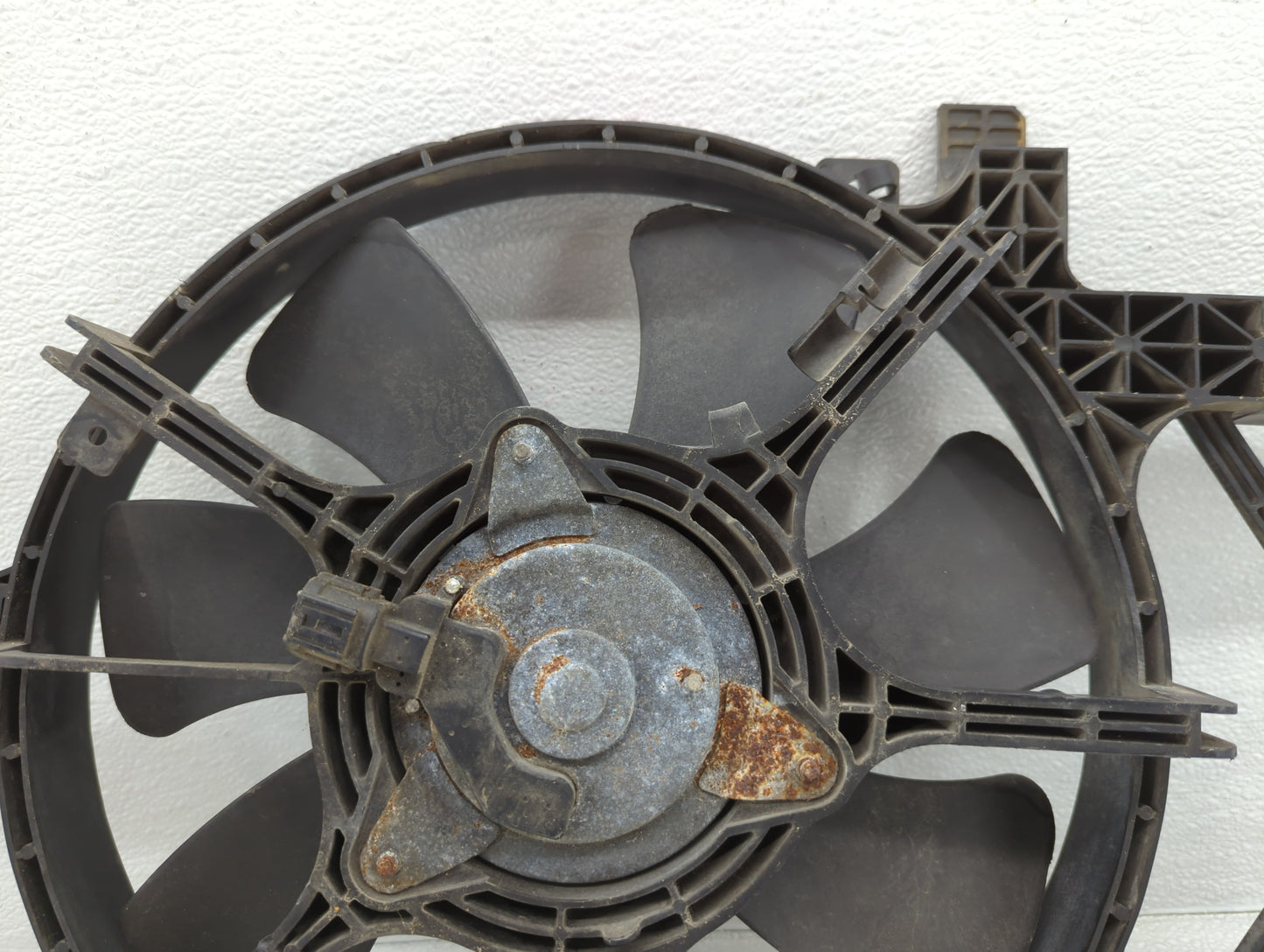 2007-2019 Nissan Frontier Left Radiator Fan Motor Assembly - Oemusedautoparts1.com