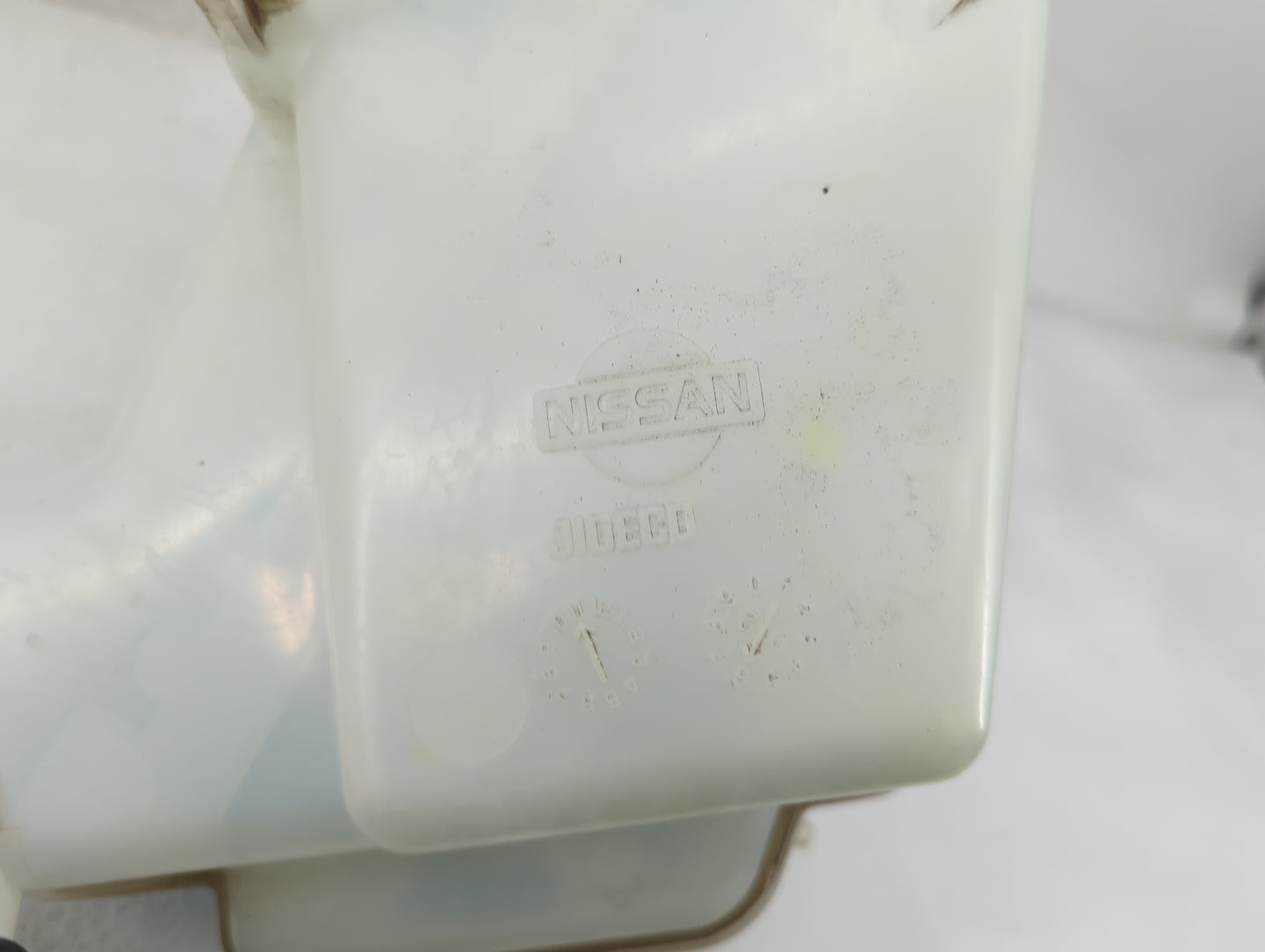 2004-2008 Nissan Maxima Radiator Coolant Overflow Expansion Tank Bottle 1391015 - Oemusedautoparts1.com