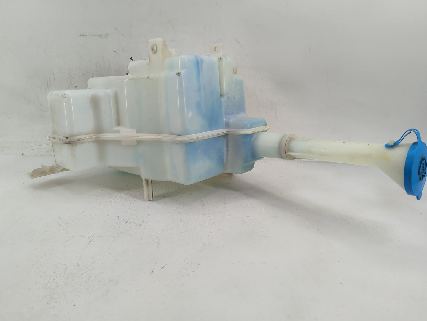 2004-2008 Nissan Maxima Radiator Coolant Overflow Expansion Tank Bottle 1391015 - Oemusedautoparts1.com