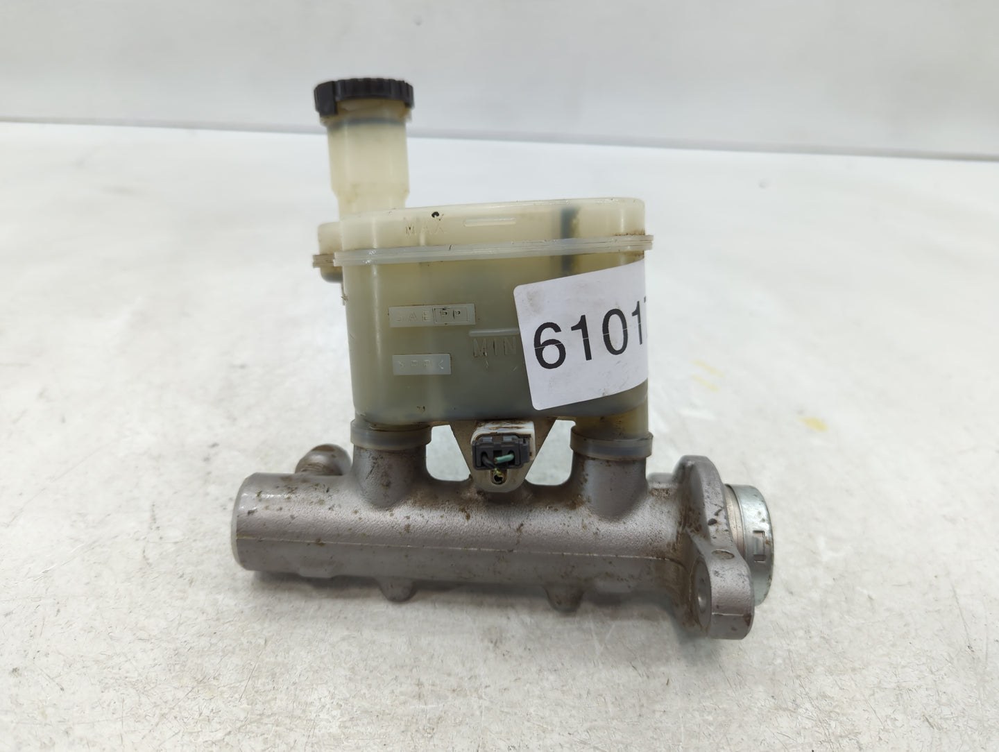 2004-2008 Nissan Maxima Brake Master Cylinder - Oemusedautoparts1.com