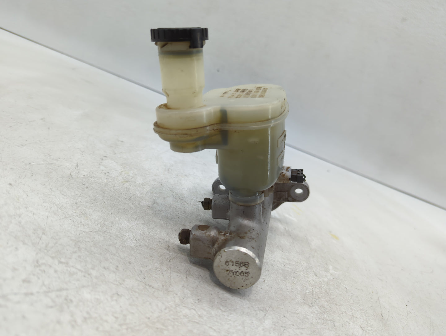 2004-2008 Nissan Maxima Brake Master Cylinder - Oemusedautoparts1.com