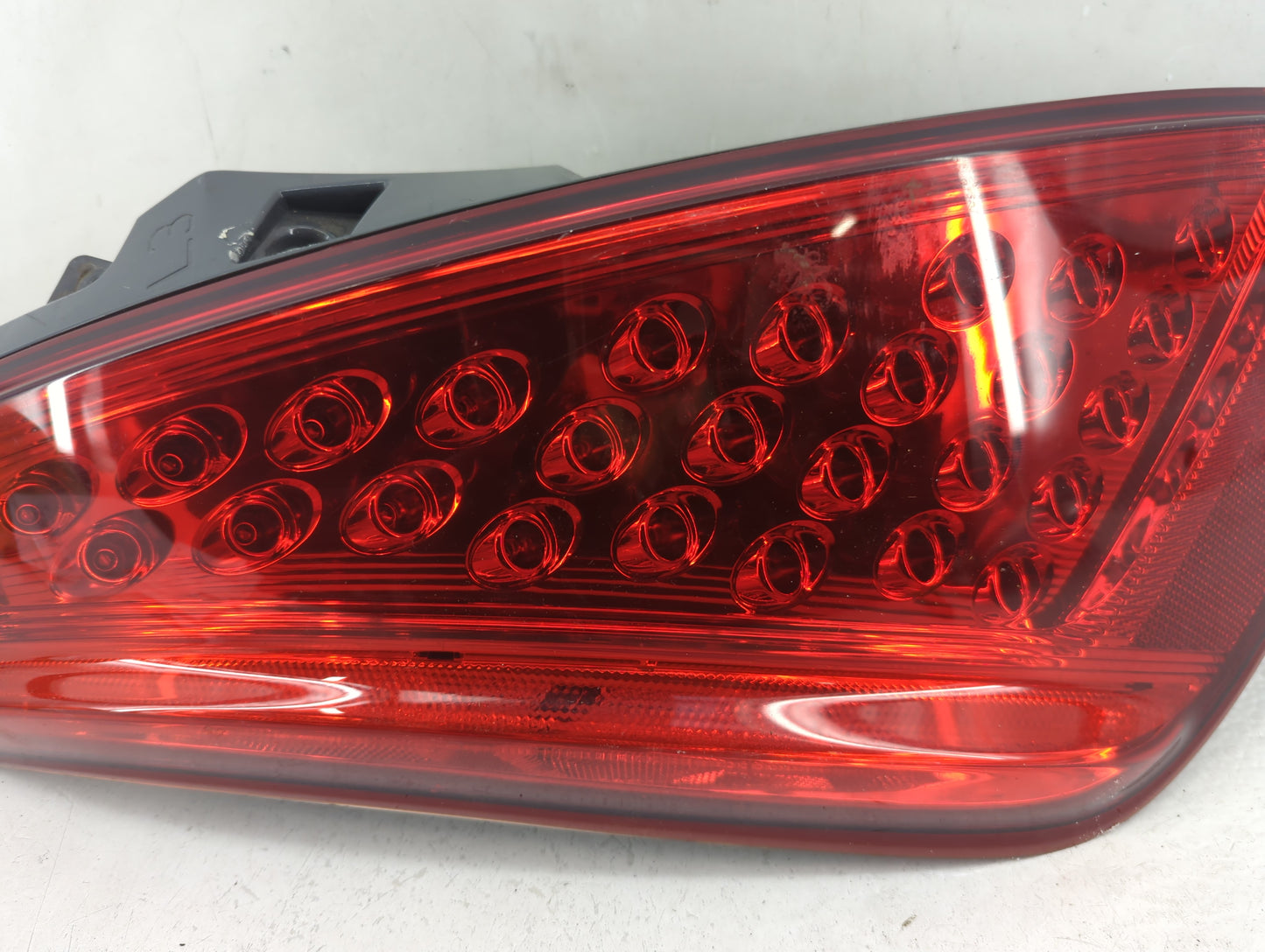2006-2007 Nissan Murano Tail Light Assembly Driver Left OEM P/N:220-63841 Fits Fits 2006 2007 OEM Used Auto Parts - Oemuseda
