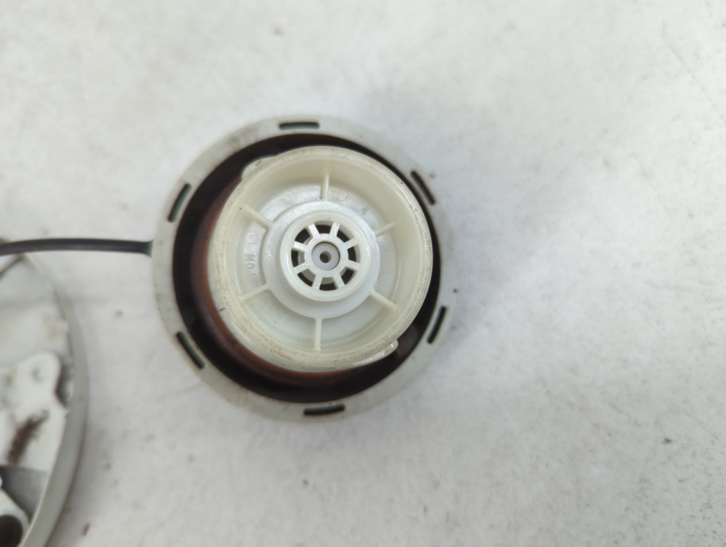 2007 Nissan Murano Fuel Tank Door Lid Gas Tank White - Oemusedautoparts1.com