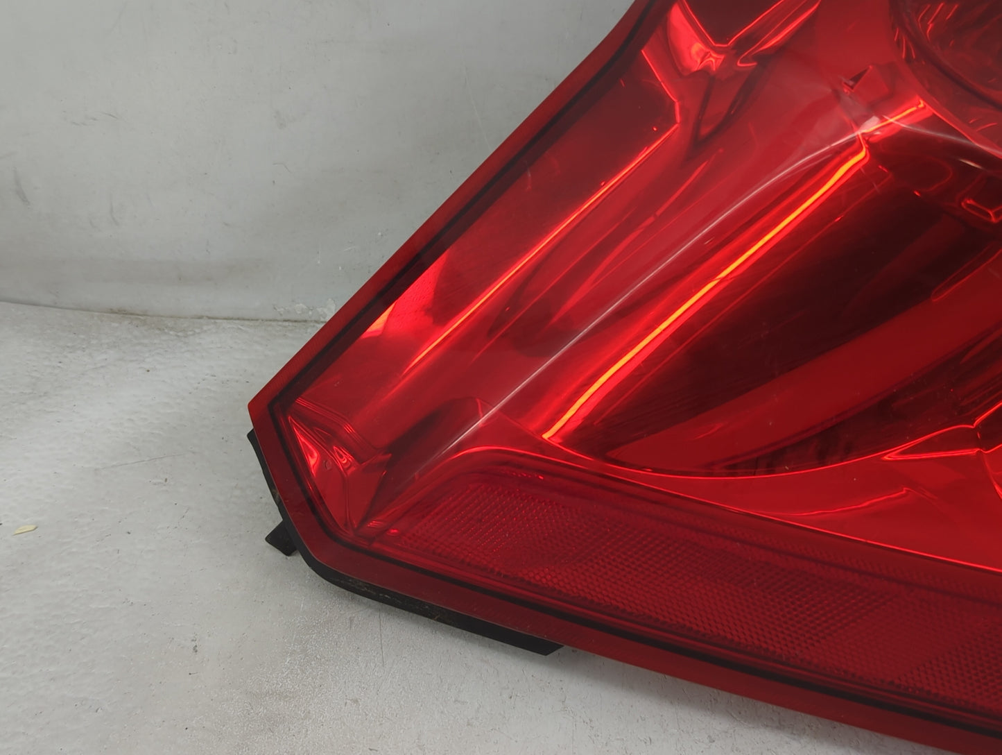2007 Nissan Quest Driver Left Side Deck Lid Mounted Tail Light - Oemusedautoparts1.com