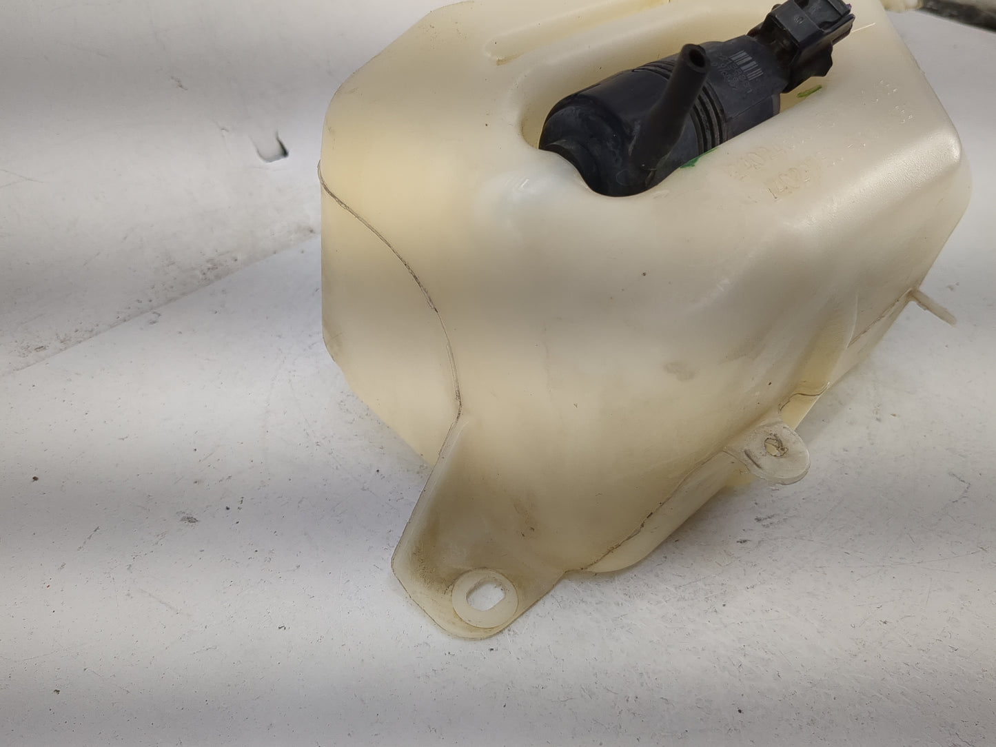 2007-2012 Nissan Sentra Windshield Washer Fluid Reservoir Bottle 1481591 - Oemusedautoparts1.com