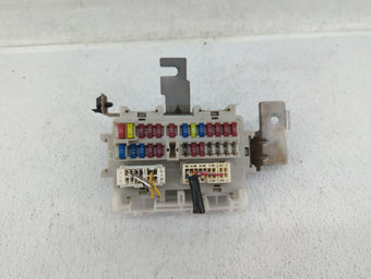 compare product 2007 Nissan Sentra Fusebox Fuse Box Panel Relay Module P/N:24236 ET000 284B8 ZJ60A, 284B8ZJ60A Fits OEM Used Auto Parts