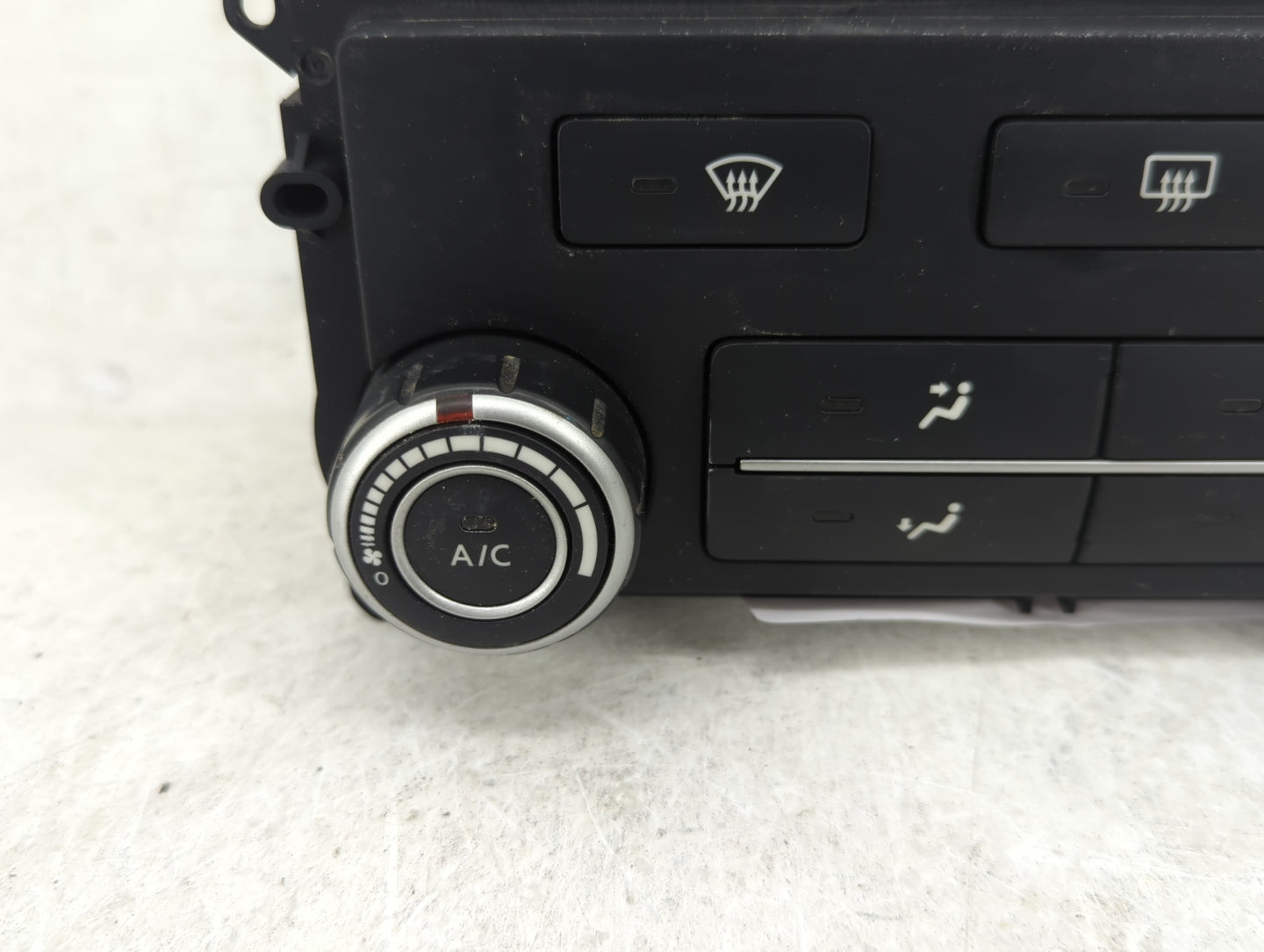 2007 Nissan Titan Climate Control Module Temperature AC/Heater Replacement P/N:27510-ZR10A Fits OEM Used Auto Parts - Oemuse