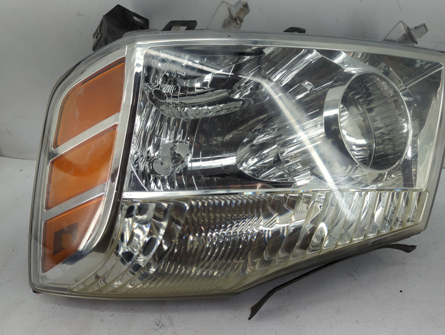 2004-2007 Nissan Titan Driver Left Oem Head Light Headlight Lamp - Oemusedautoparts1.com