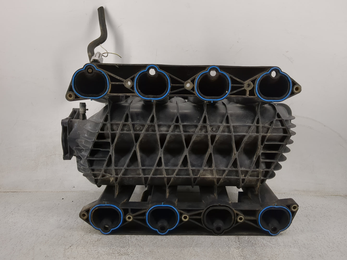 2007-2015 Nissan Titan Air Intake Manifold Fits Fits 2007 2008 2009 2010 2011 2012 2013 2014 2015 2016 OEM Used Auto Parts -