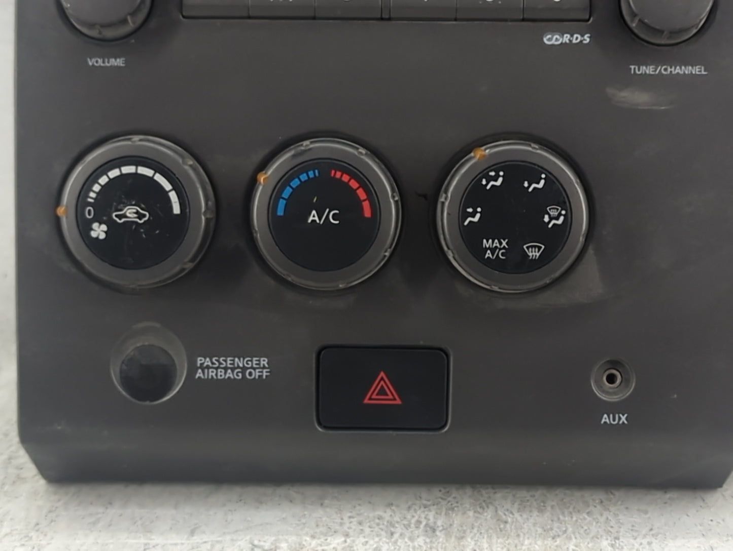 2007-2007 Nissan Titan Radio Control Panel - Oemusedautoparts1.com