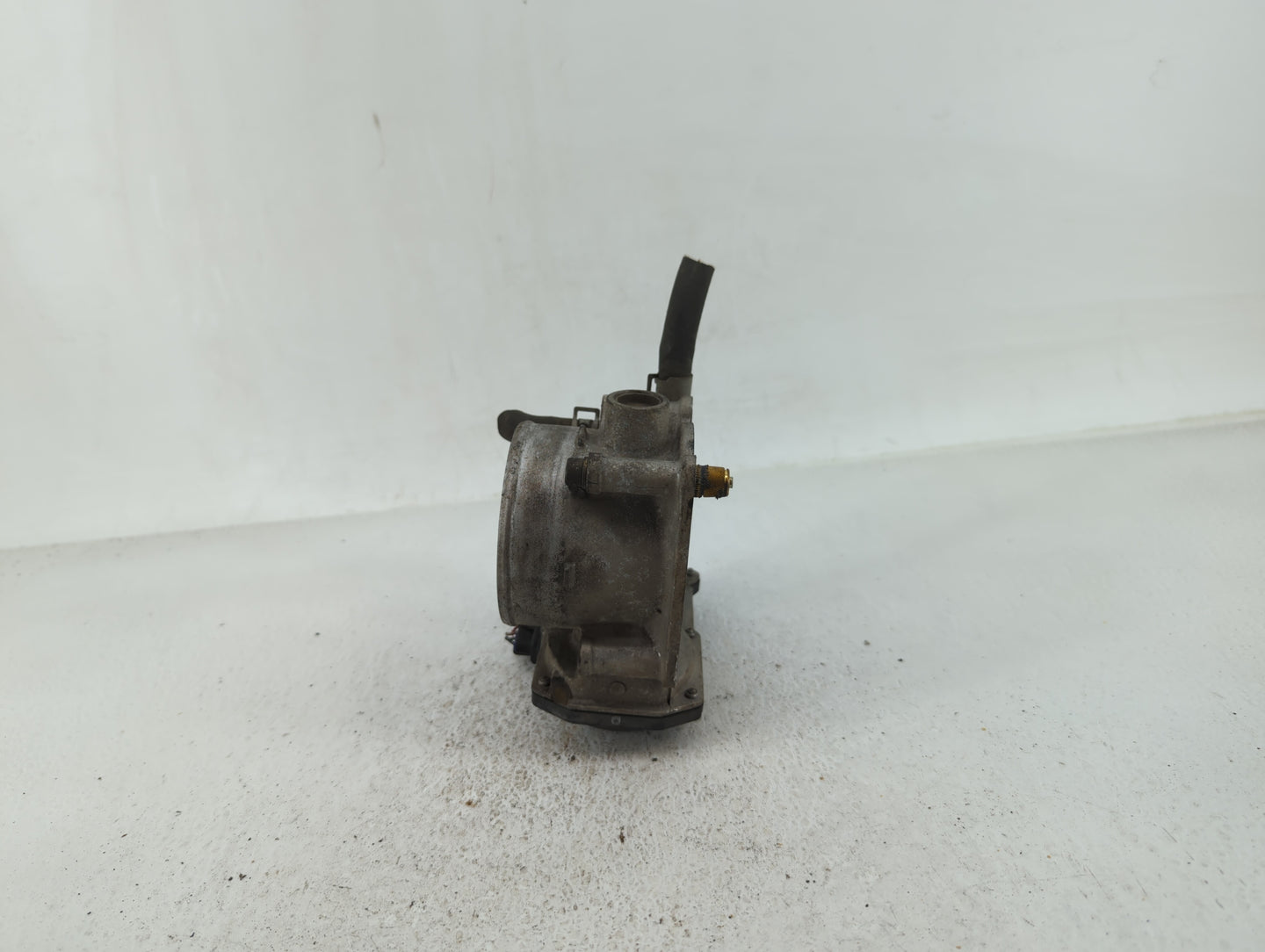 2004-2012 Nissan Titan Throttle Body P/N:16119 7S000 Fits Fits 2004 2005 2006 2007 2008 2009 2010 2011 2012 2013 2014 OEM Us