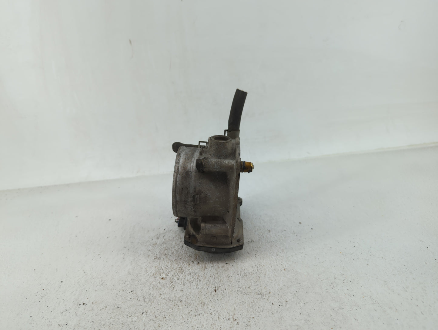 2004-2012 Nissan Titan Throttle Body P/N:16119 7S000 Fits Fits 2004 2005 2006 2007 2008 2009 2010 2011 2012 2013 2014 OEM Us