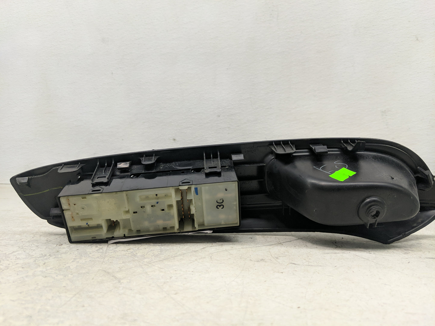 2007-2012 Nissan Versa Driver Left Front Window Regulator - Oemusedautoparts1.com