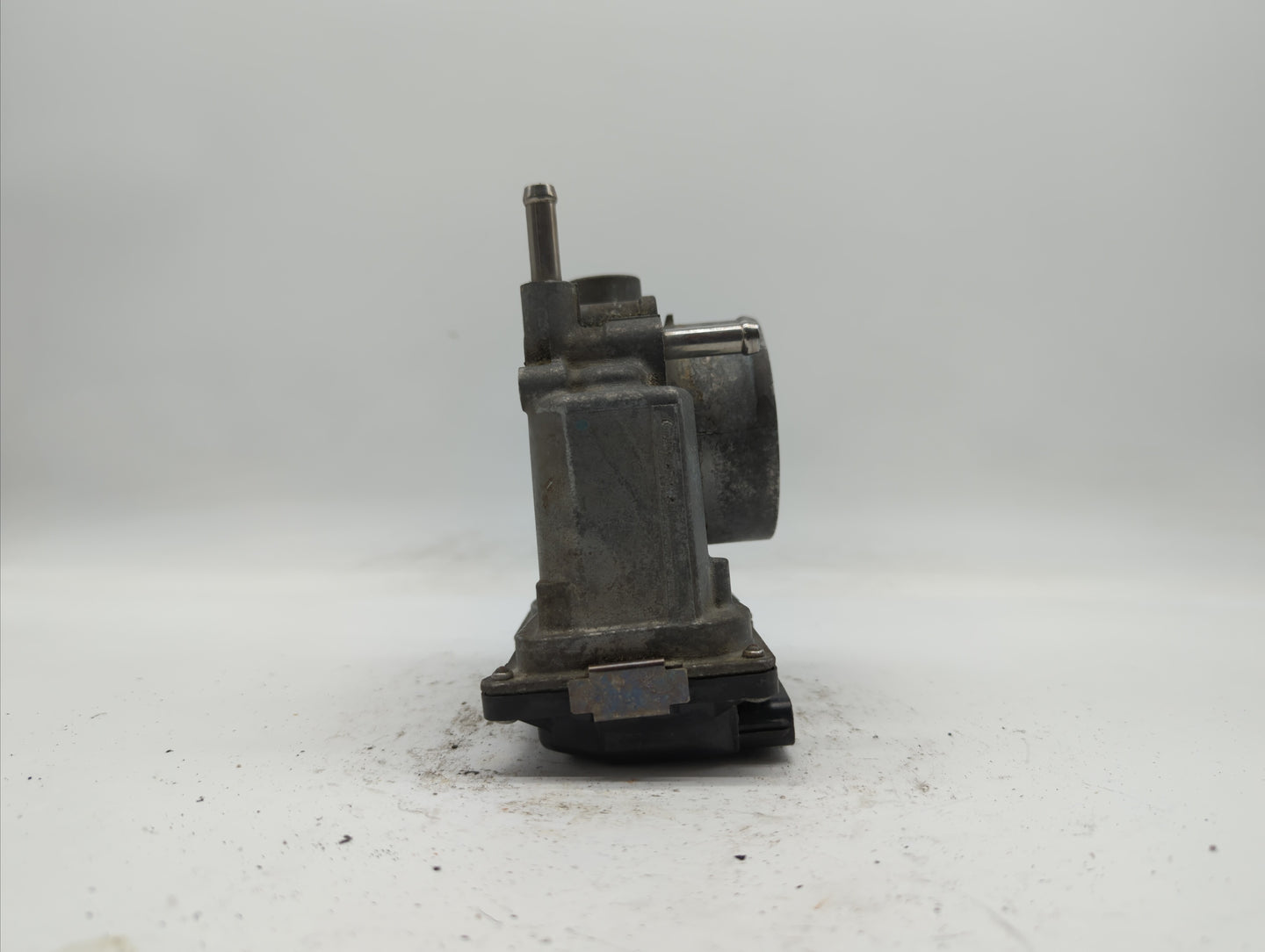 2007-2012 Nissan Versa Throttle Body P/N:ET-A60-02 E ET-A60-02 J Fits OEM Used Auto Parts - Oemusedautoparts1.com