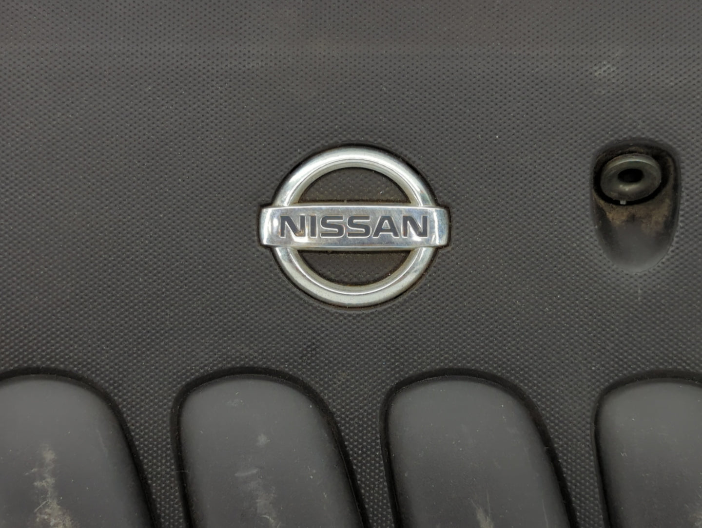 2007 Nissan Versa Engine Cover - Oemusedautoparts1.com
