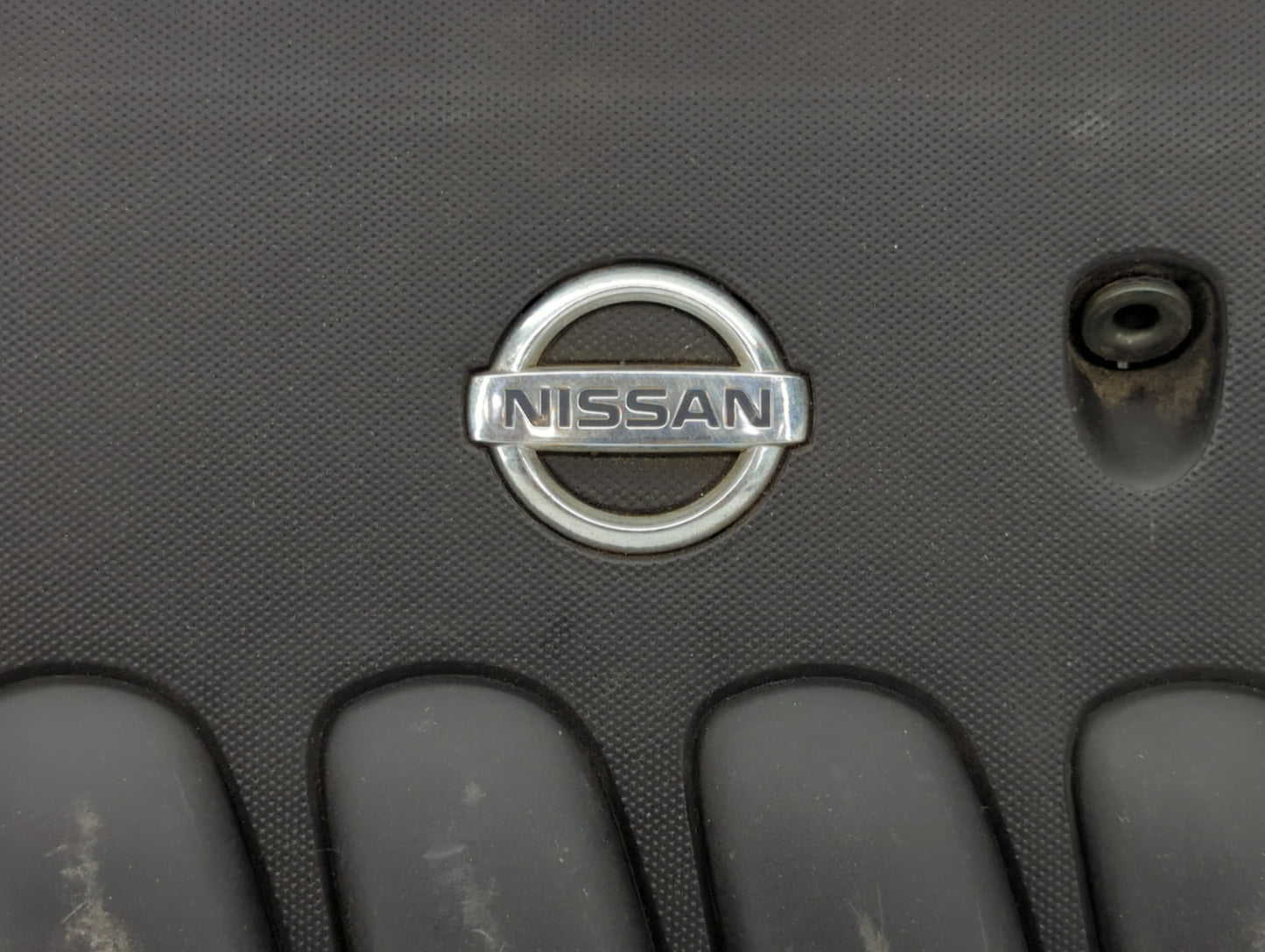 2007 Nissan Versa Engine Cover - Oemusedautoparts1.com