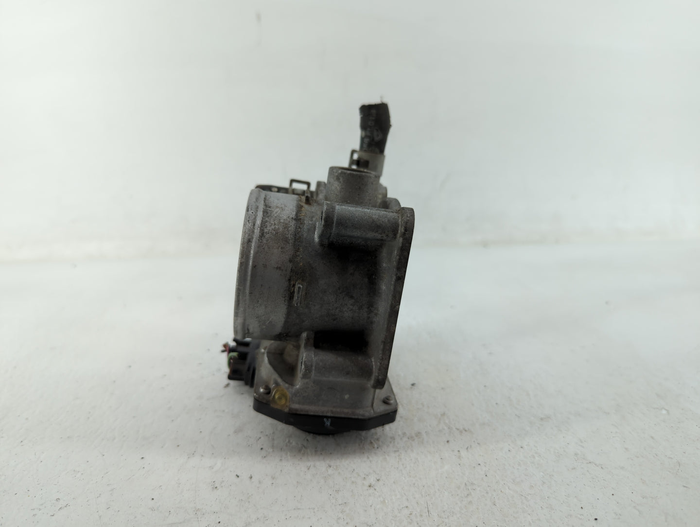 2007-2012 Nissan Versa Throttle Body P/N:ET-A60-02 E ET-A60-02 J Fits OEM Used Auto Parts - Oemusedautoparts1.com