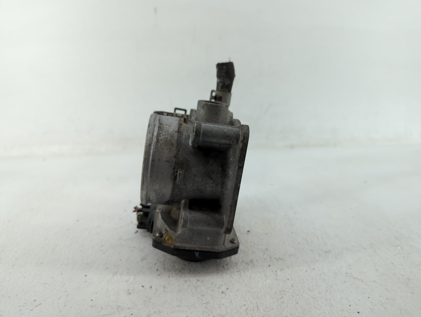 2007-2012 Nissan Versa Throttle Body P/N:ET-A60-02 E ET-A60-02 J Fits OEM Used Auto Parts - Oemusedautoparts1.com