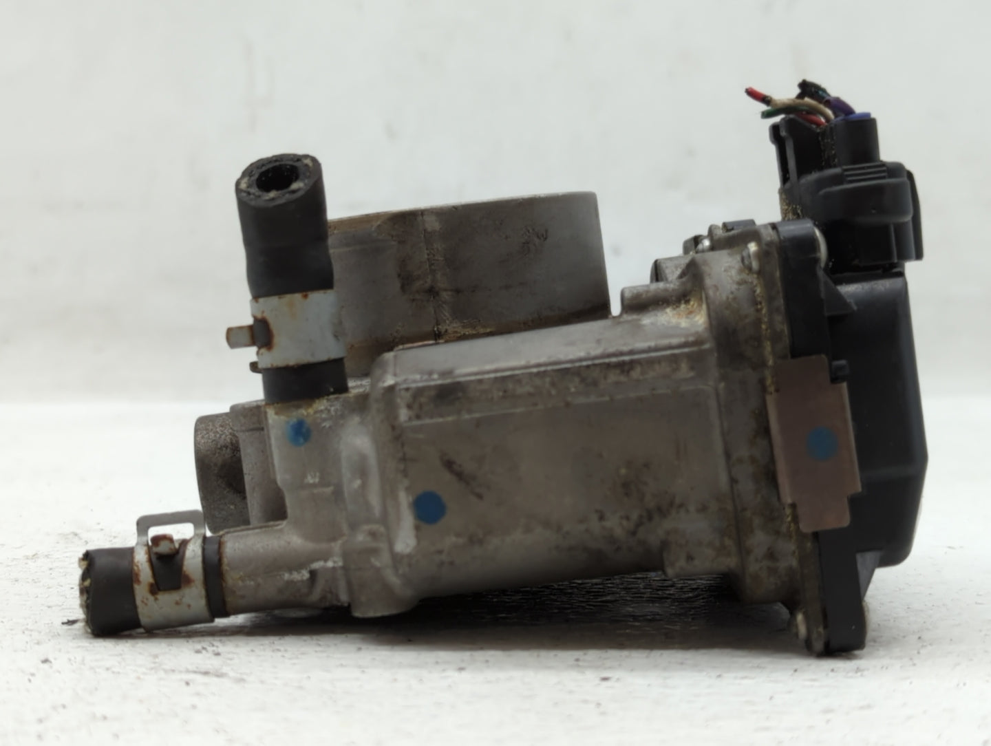 2007-2012 Nissan Versa Throttle Body P/N:ET-A60-02 E ET-A60-02 J Fits OEM Used Auto Parts - Oemusedautoparts1.com