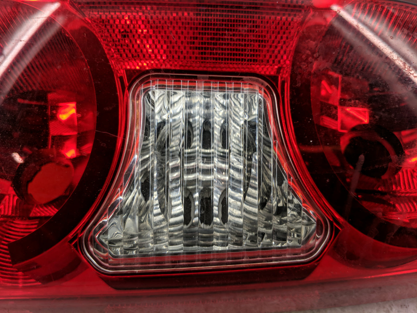 2005-2015 Nissan Xterra Tail Light Assembly Passenger Right OEM P/N:949 602 Fits OEM Used Auto Parts - Oemusedautoparts1.com
