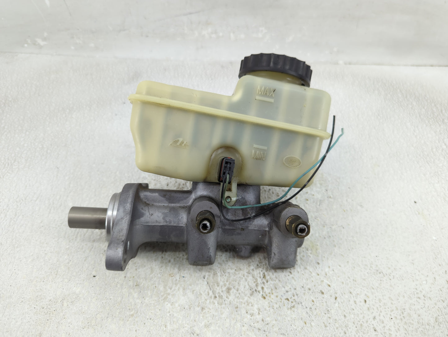 2005-2007 Nissan Xterra Brake Master Cylinder - Oemusedautoparts1.com