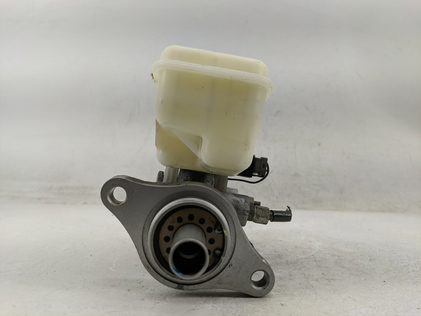 2005-2007 Nissan Xterra Brake Master Cylinder - Oemusedautoparts1.com
