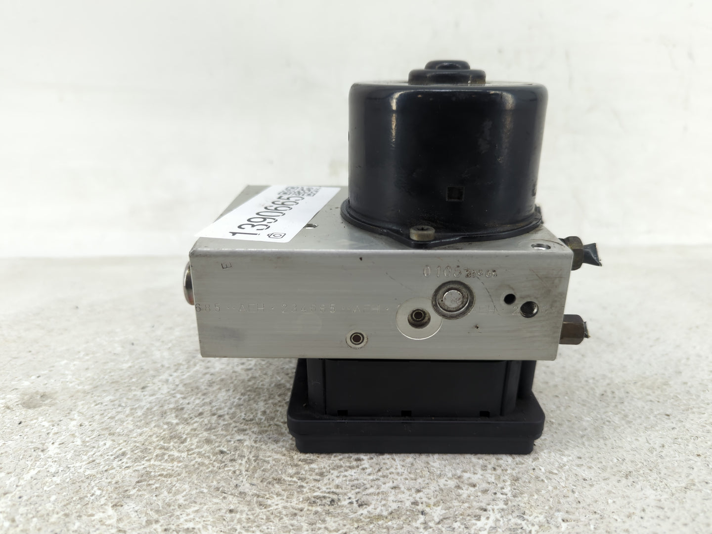 2006-2007 Nissan Xterra ABS Pump Control Module Replacement P/N:47660ZP00A Fits Fits 2006 2007 OEM Used Auto Parts - Oemused